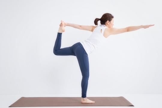 股関節が動くことで体幹を効率的に強化できる